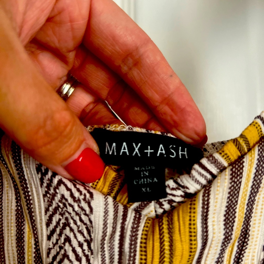 BOHO XL but it runs smaller, I’d say a Large. Never worn.   brand new for $30.